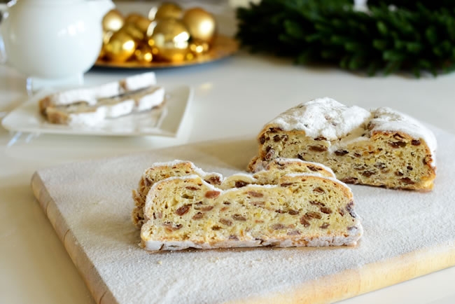 Gödaer Butter-Rosinenstollen gezuckert